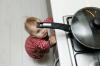Hur man lär ett barn att laga mat