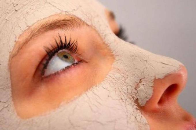 Hur man tar bort blåmärken under ögonen: TOP-3 effektiva masker