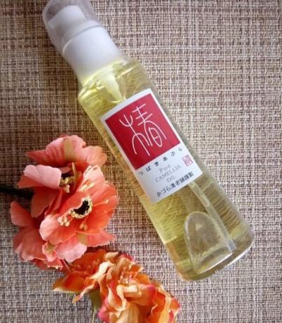 Camellia olja från de japanska kosmetika tillverkare - en av de renaste och bästa i världen. Detta kommer inte bara tjäna som en trevlig och användbar gåva till mamma, vän eller arbetskamrat, men om det är i salonger som används i massagebehandlingar - detta indikerar en hög kabinservice ;-)