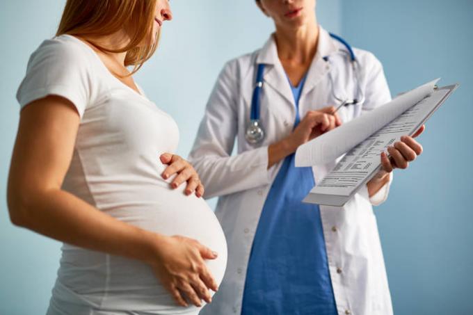 De farliga graviditeter från män äldre än 35: forskare