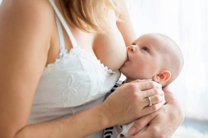 Läckande mjölk från ammande mödrar: 5 lösningar på problemet