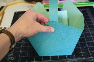 Gör med en baby påsk korg av papper: en master class