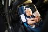 Hur man fäster ett barn ordentligt i en bilbarnstol
