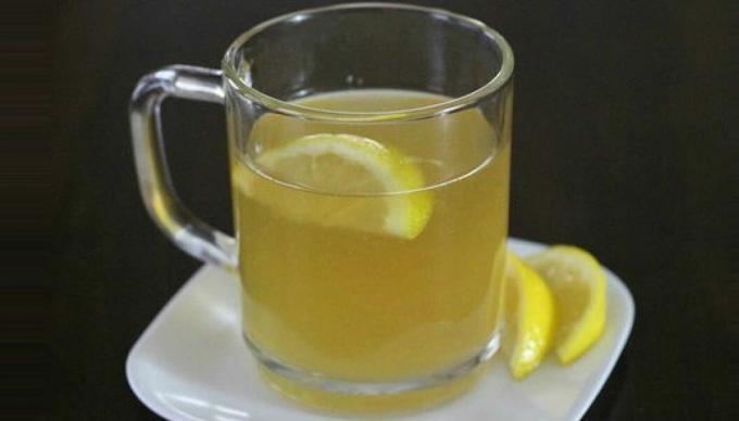 Varmt vatten med citron - varmt vatten med citron