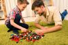 Varför är barn, som fäderna leker med, glada och framgångsrika. Arvet från LEGO®
