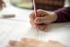 Dysgrafi - inte en mening: vad man ska göra om ett barn skriver med fel?