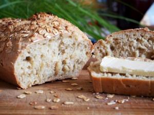 Hur man lagar havregryn bröd utan knådning och vad dess fördelar