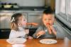 Vilket är det farligaste köttet för ett barn? Doktor Komarovsky svarar