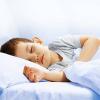 Hur man lugnar ett barn på natten: de viktigaste livshackarna