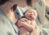 Varför grymtar nyfödda under och efter att ha ätit