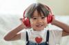 Dr. Komarovsky berättade hur man väljer säkra hörlurar för ett barn