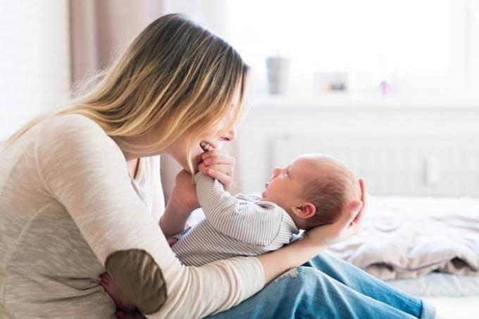 Laddning för fingrarna, som hjälper barnet att tala snabbare