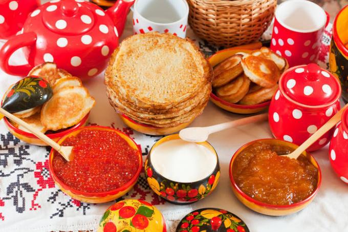 Top 8 rätter på Pancake Day: vad man ska laga mat, med undantag för pannkakor