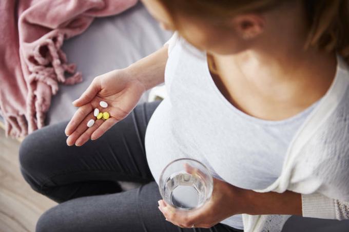 Inte bara för gravida kvinnor: läkare berättade vem som behöver ta folsyra och varför
