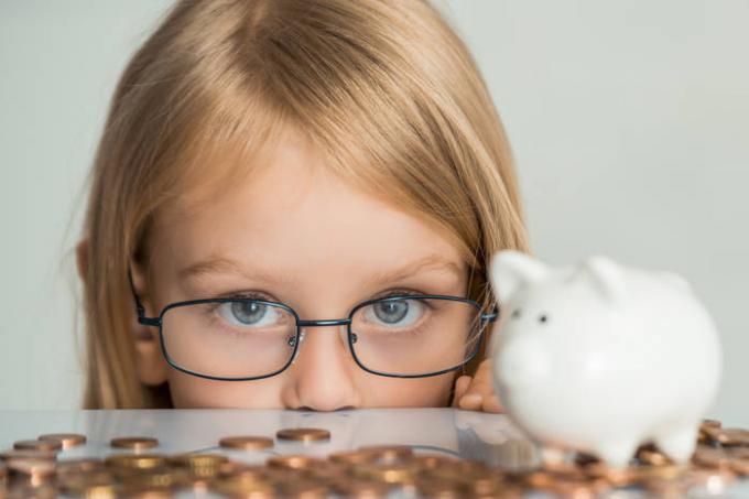 Hur man tränar barnets finansiell information: 17 tips