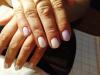 Vackra alternativ manikyr korta naglar som visuellt förlänga deras